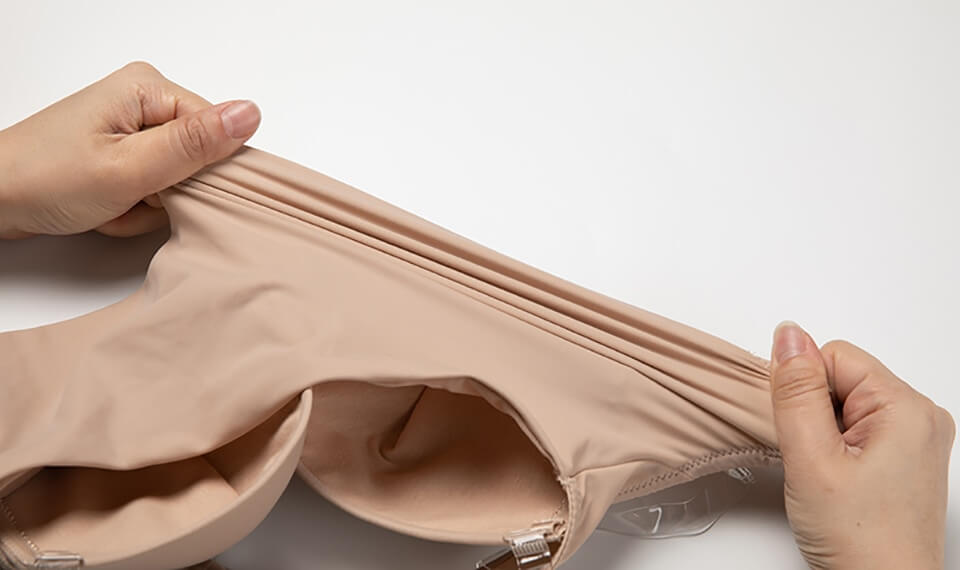 Dame body med dyb V-hals og åben ryg