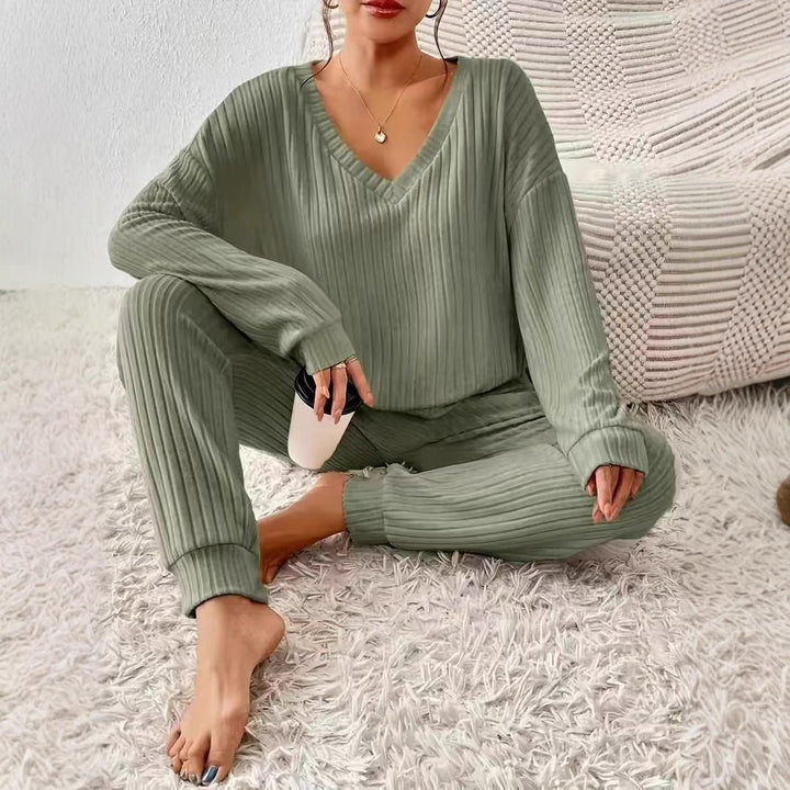 Loungewear-sæt til kvinder med V-hals