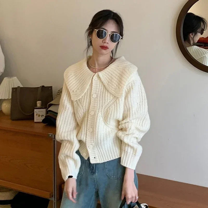 Strikcardigan med krave og knaplukning