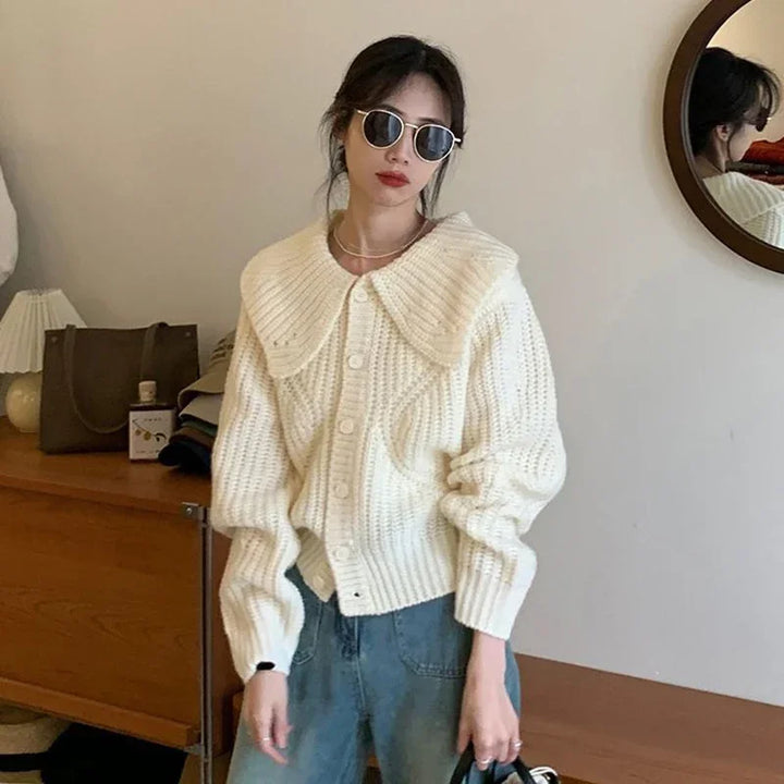 Strikcardigan med krave og knaplukning