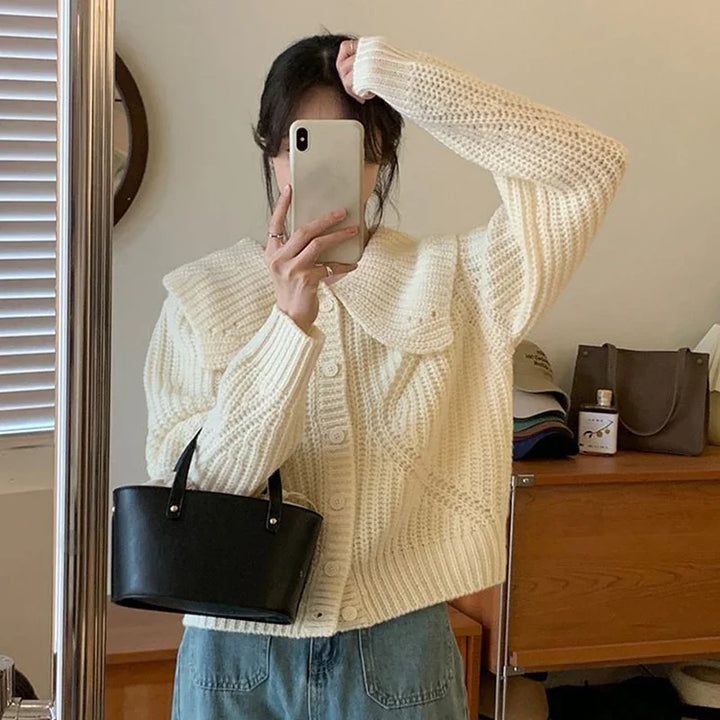 Strikcardigan med krave og knaplukning