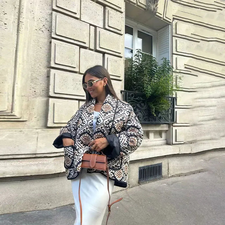 Kort damejakke med mønster