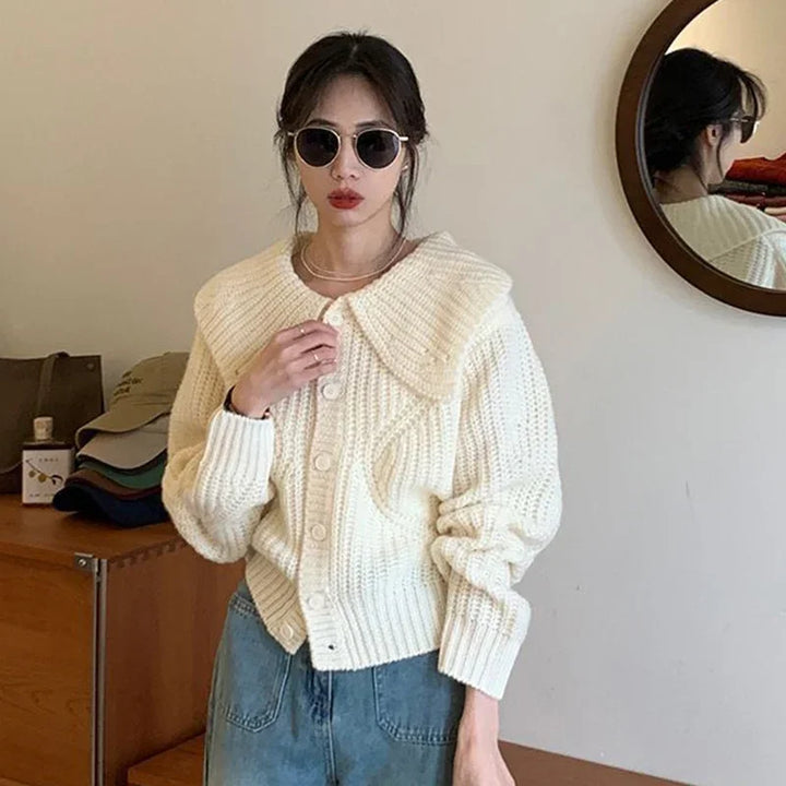 Strikcardigan med krave og knaplukning