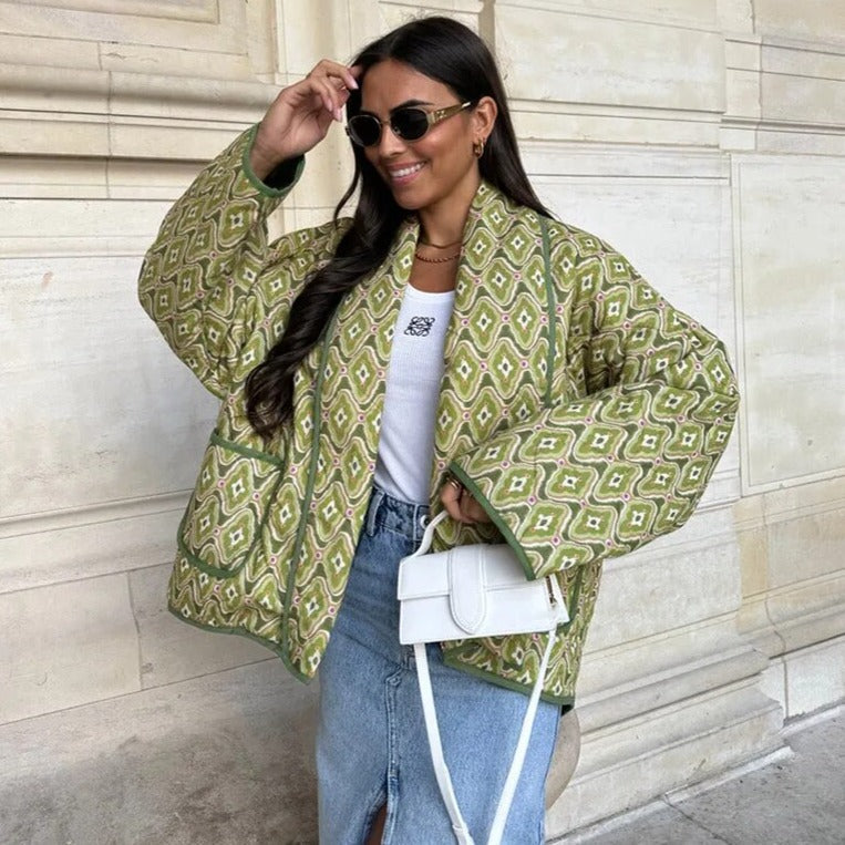 Kort damejakke med mønster