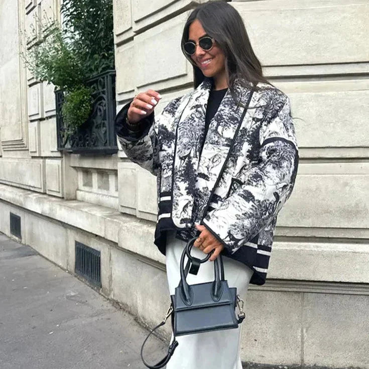 Kort damejakke med mønster