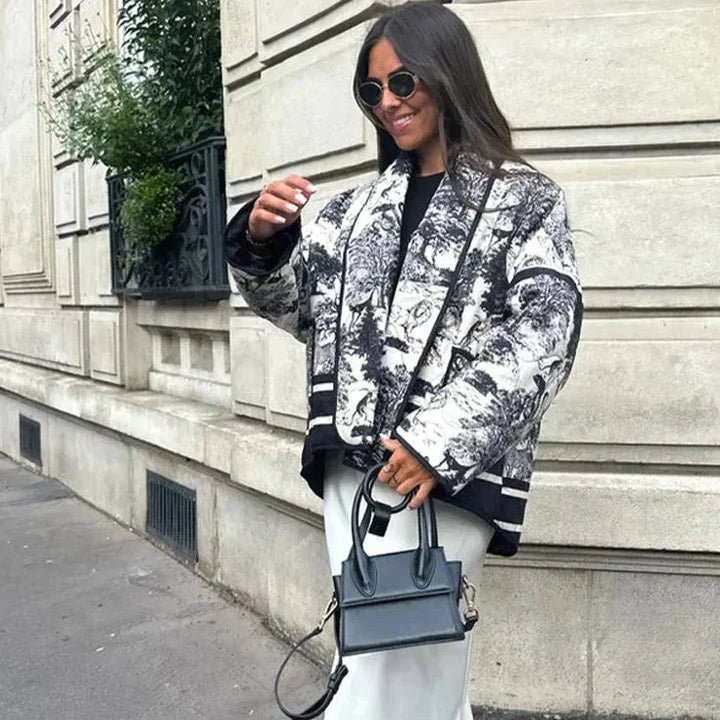 Kort damejakke med mønster