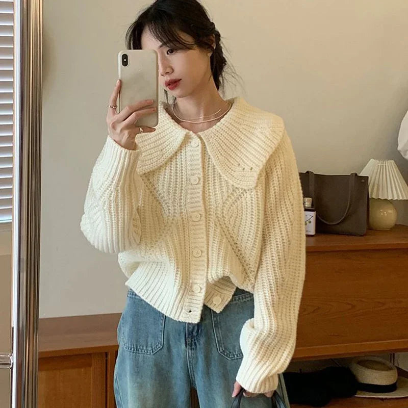 Strikcardigan med krave og knaplukning