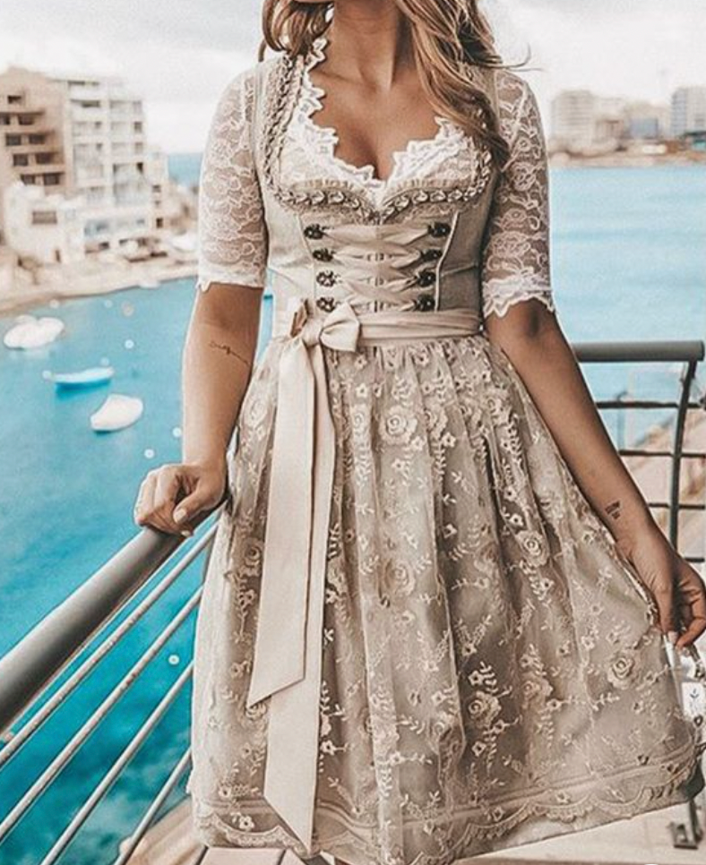 Traditionel dirndl til kvinder med forklæde og bluse
