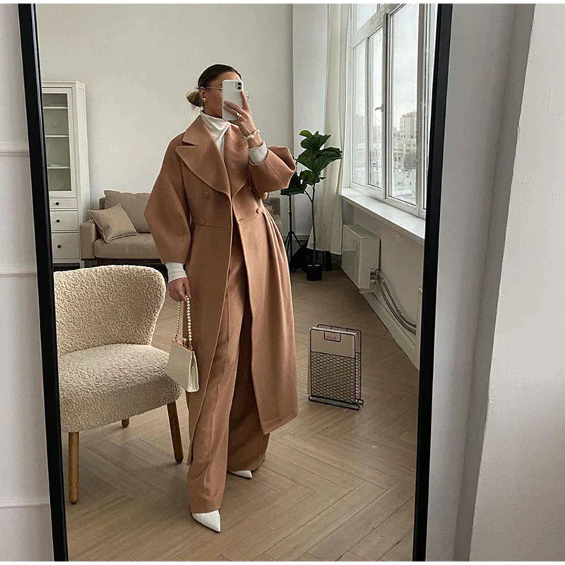 Lang damefrakke med slids foran