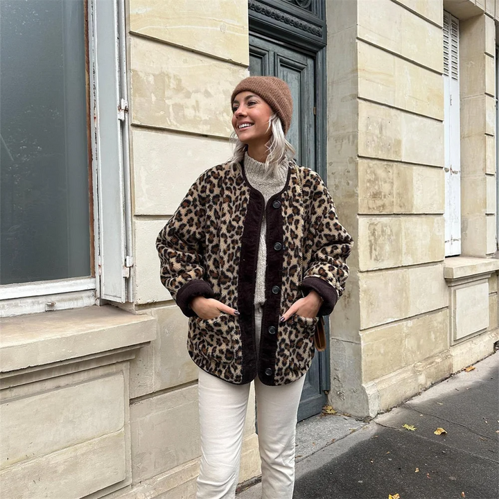 Damejakke med leopard print – varm jakke med knapper