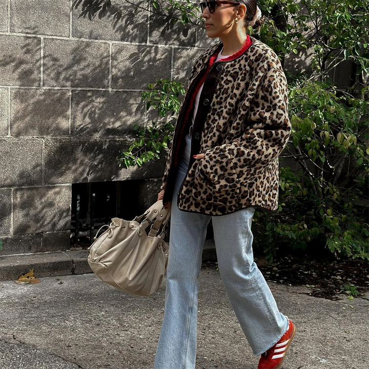 Damejakke med leopard print – varm jakke med knapper