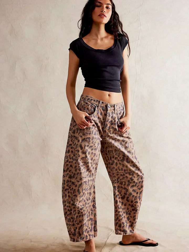 Damejeans med leopardprint og tøndemønster