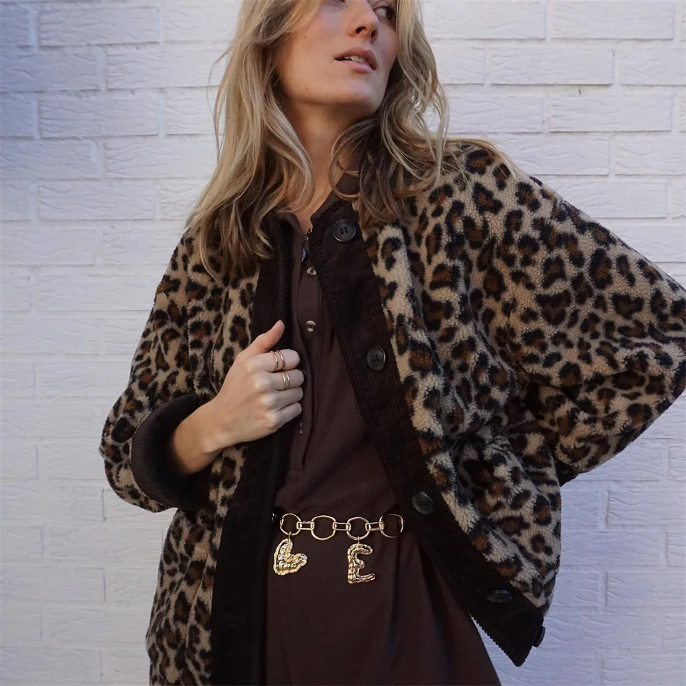 Damejakke med leopard print – varm jakke med knapper