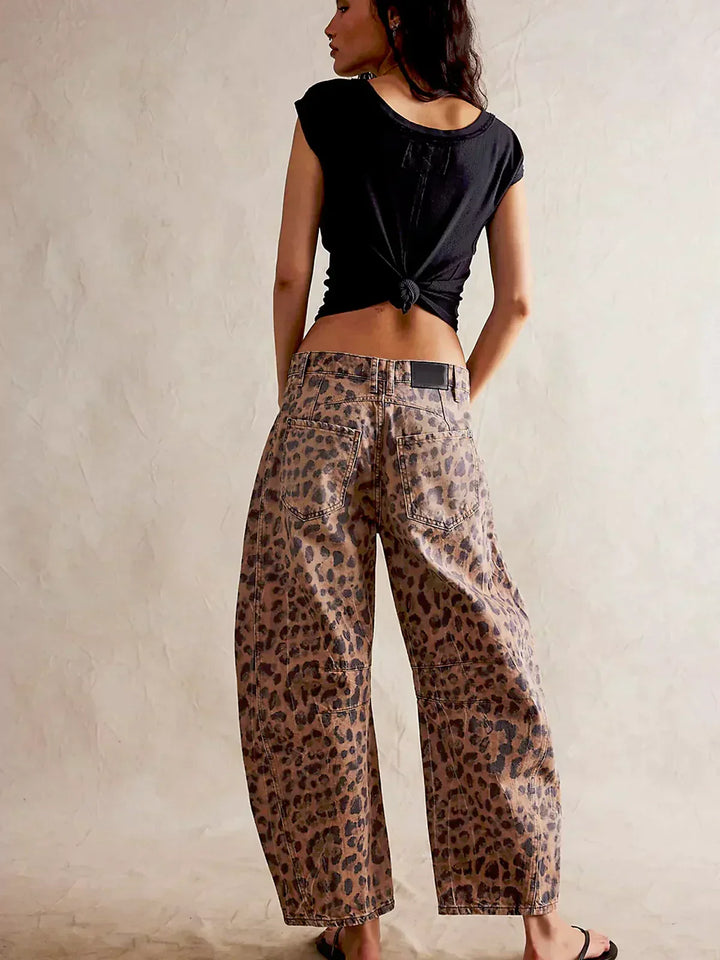 Damejeans med leopardprint og tøndemønster