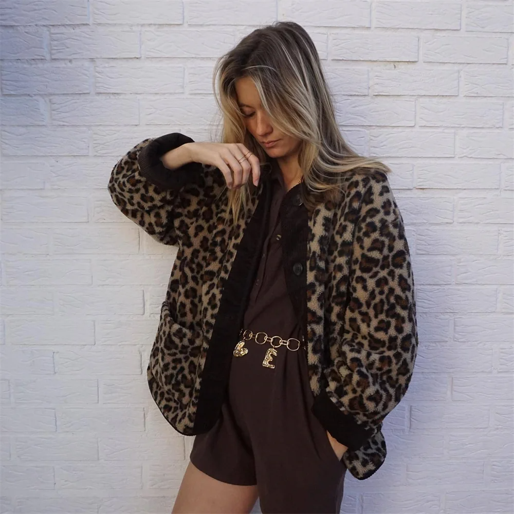 Damejakke med leopard print – varm jakke med knapper
