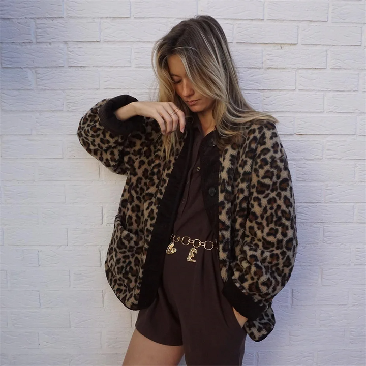 Damejakke med leopard print – varm jakke med knapper