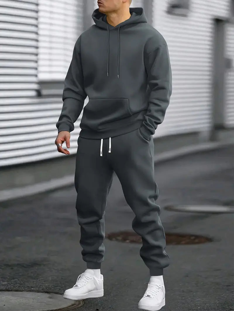 Sporty træningsdragt til mænd med sweatshirt og bukser
