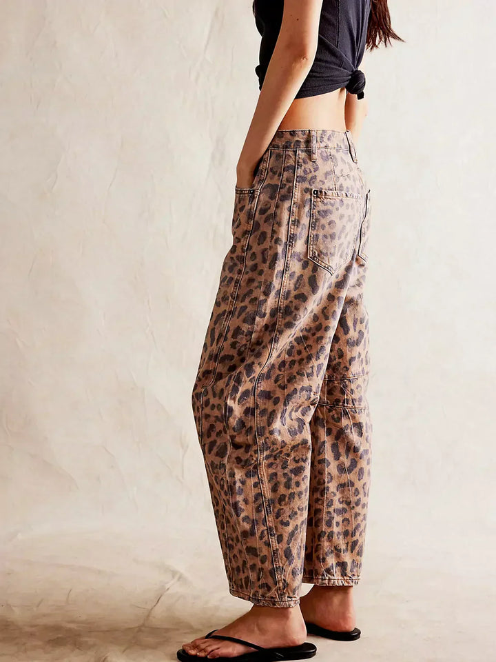 Damejeans med leopardprint og tøndemønster