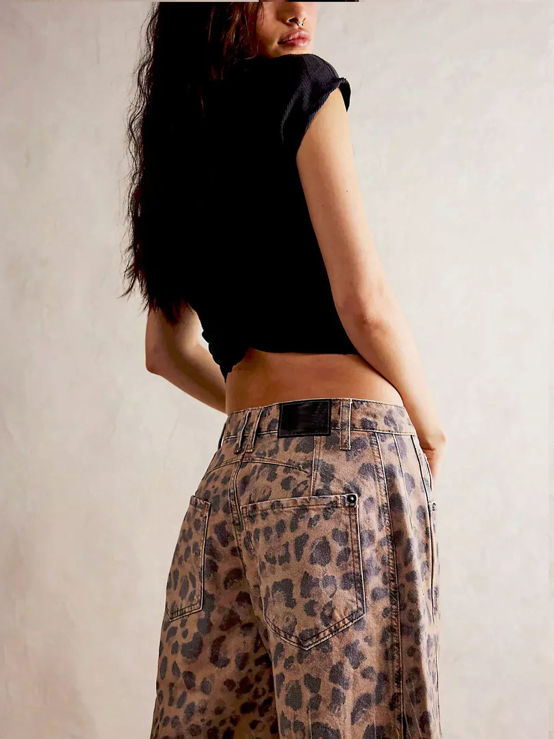 Damejeans med leopardprint og tøndemønster