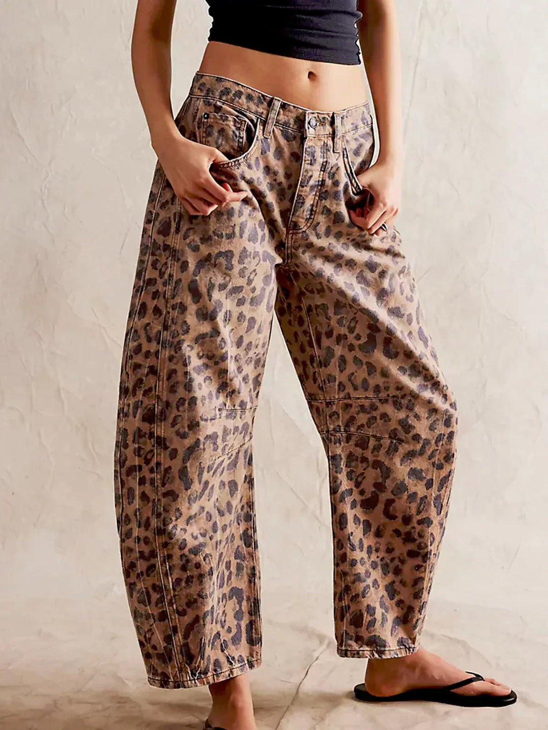 Damejeans med leopardprint og tøndemønster