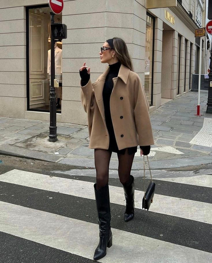 Oversized uld trenchcoat i beige med cropped design