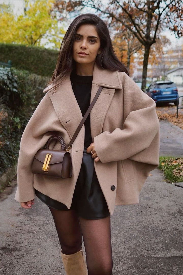 Oversized uld trenchcoat i beige med cropped design