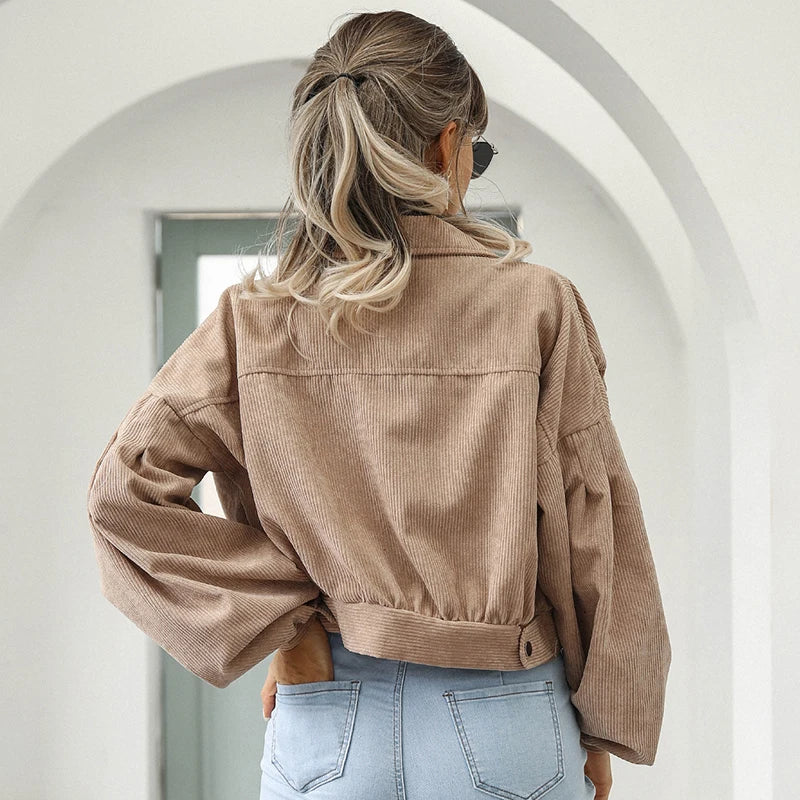 Kort jakke dame – jakke med knapper