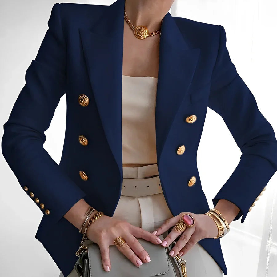 Tætsiddende blazer med store knapper
