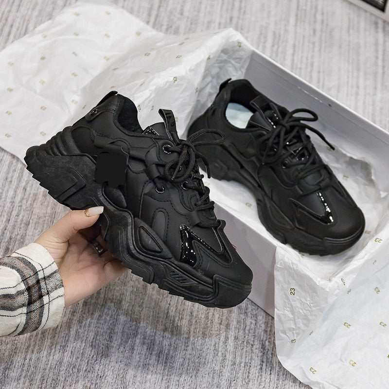 Dame sneakers med platformsål og snørelukning