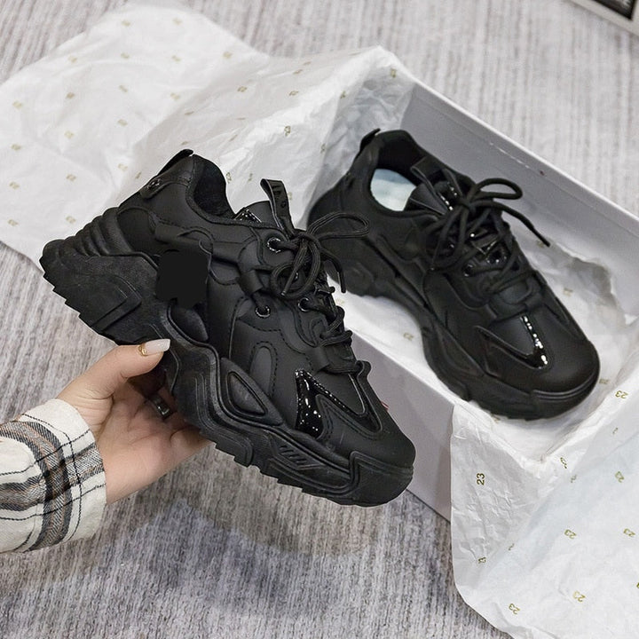 Dame sneakers med platformsål og snørelukning