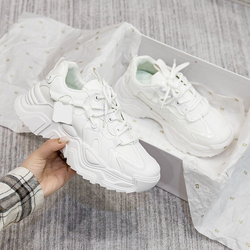 Dame sneakers med platformsål og snørelukning