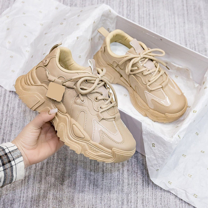 Dame sneakers med platformsål og snørelukning