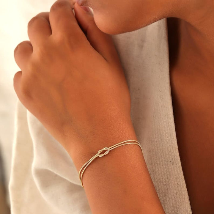 Romantisk armbånd med knudedetaljer