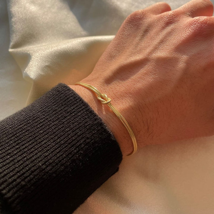 Romantisk armbånd med knudedetaljer