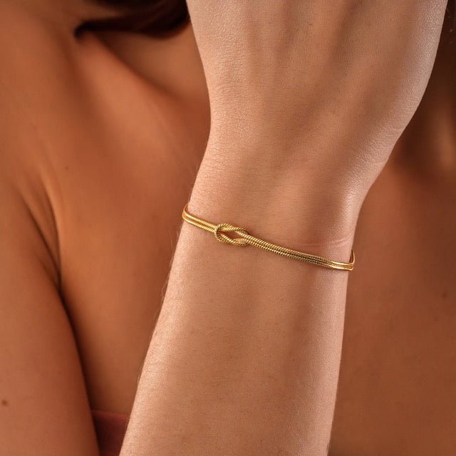 Romantisk armbånd med knudedetaljer