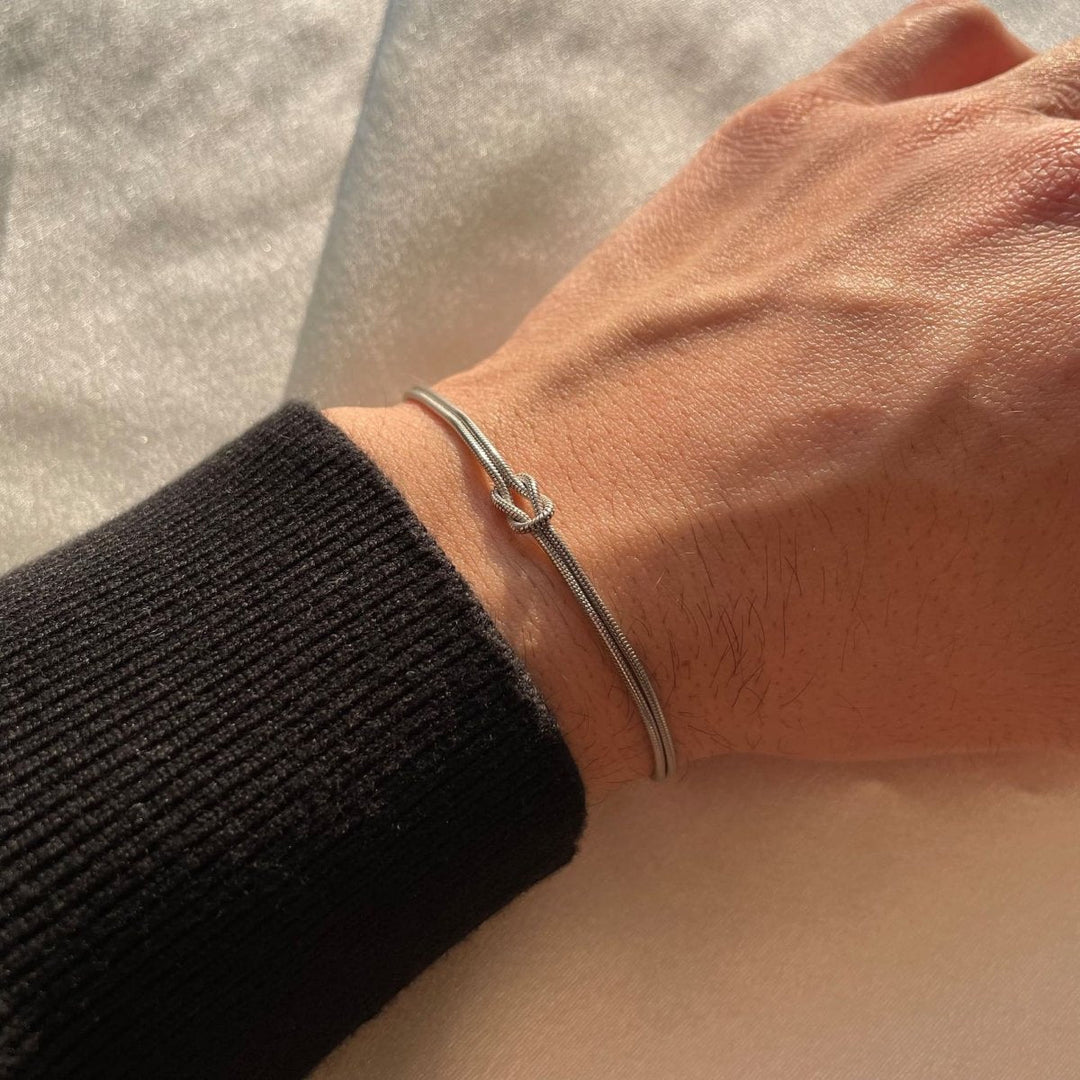 Romantisk armbånd med knudedetaljer