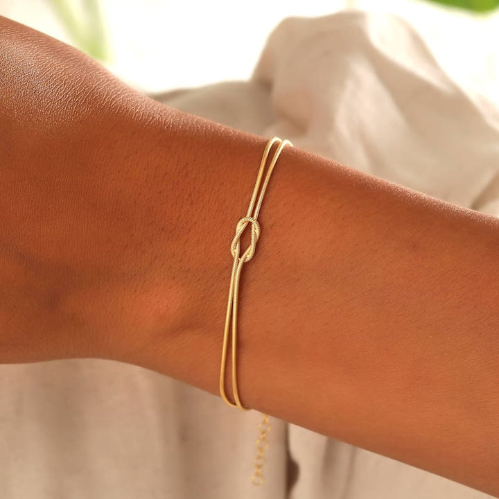 Romantisk armbånd med knudedetaljer