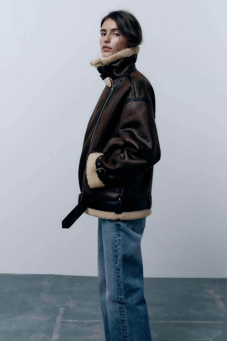 Lang frakke til kvinder med reverskrave og knaplukning