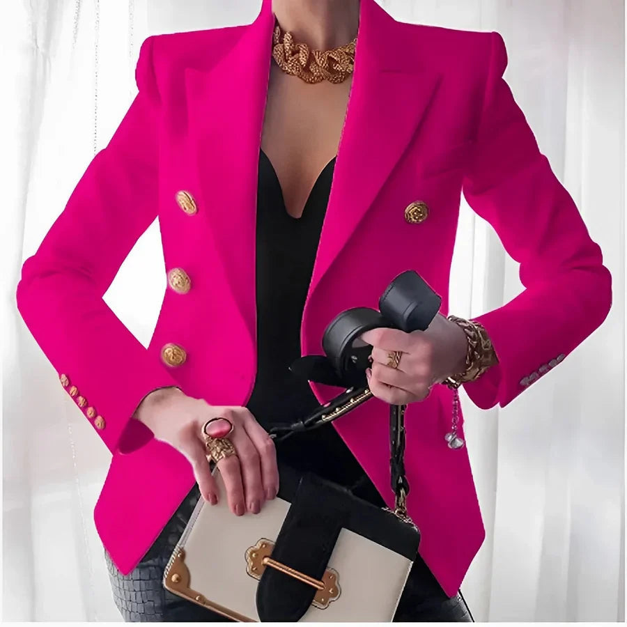 Tætsiddende blazer med store knapper