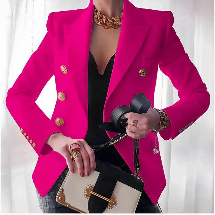 Tætsiddende blazer med store knapper